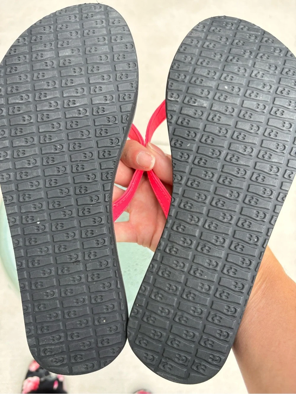 Sanuk Women's Black Flip Flops with Hot Pink Straps size 6